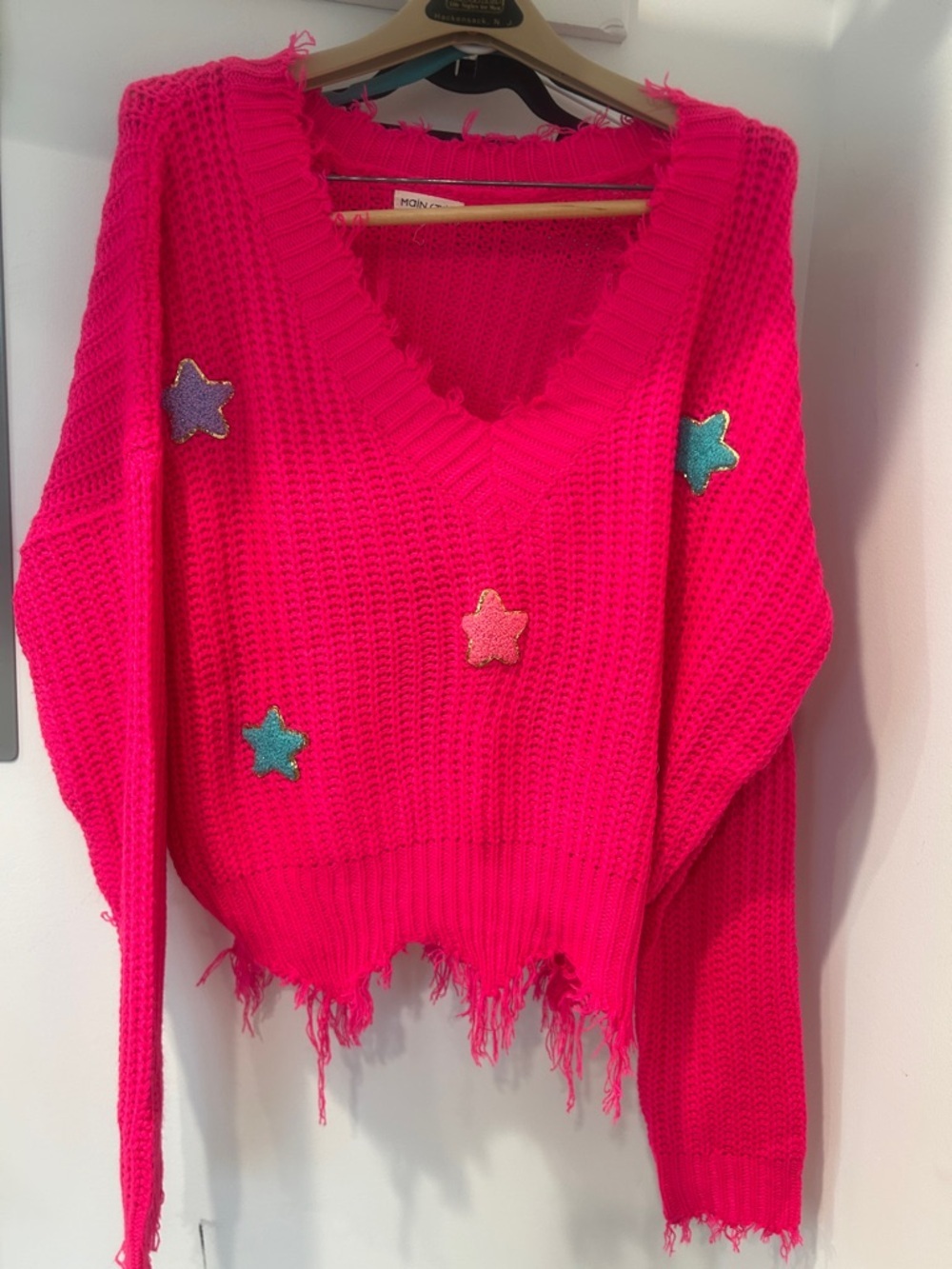 Main strip Hot Pink Star Appliqué V-Neck distressed Sweater Womens medium - Picture 8 of 10